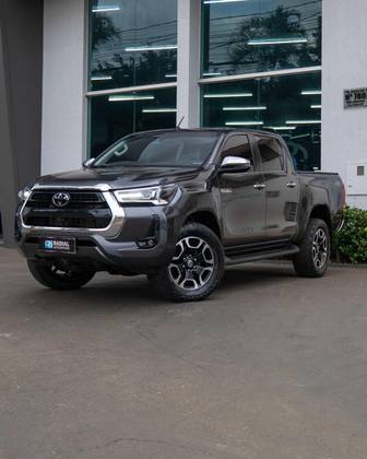 TOYOTA HILUX 2.8 D-4D TURBO DIESEL CD SRX 4X4 AUTOMÁTICO TOYOTA HILUX 2.8 D-4D TURBO DIESEL CD SRX 4X4 AUTOMÁTICO